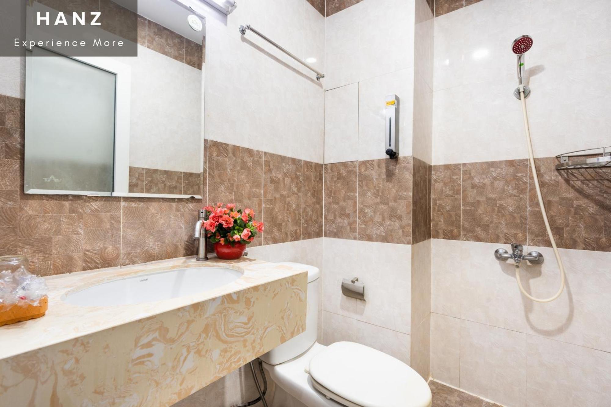 HANZ Queen Hotel Tan Binh Ho-Chi-Minh-Stadt Zimmer foto