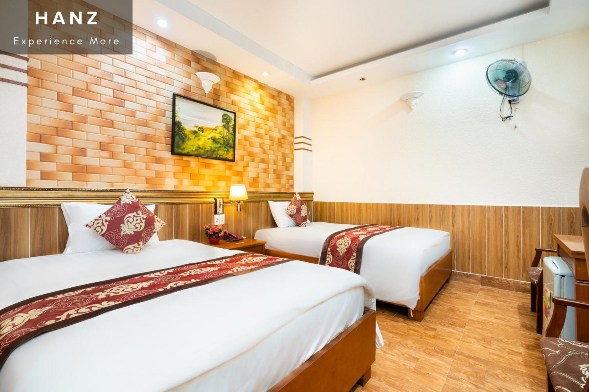 HANZ Queen Hotel Tan Binh Ho-Chi-Minh-Stadt Zimmer foto