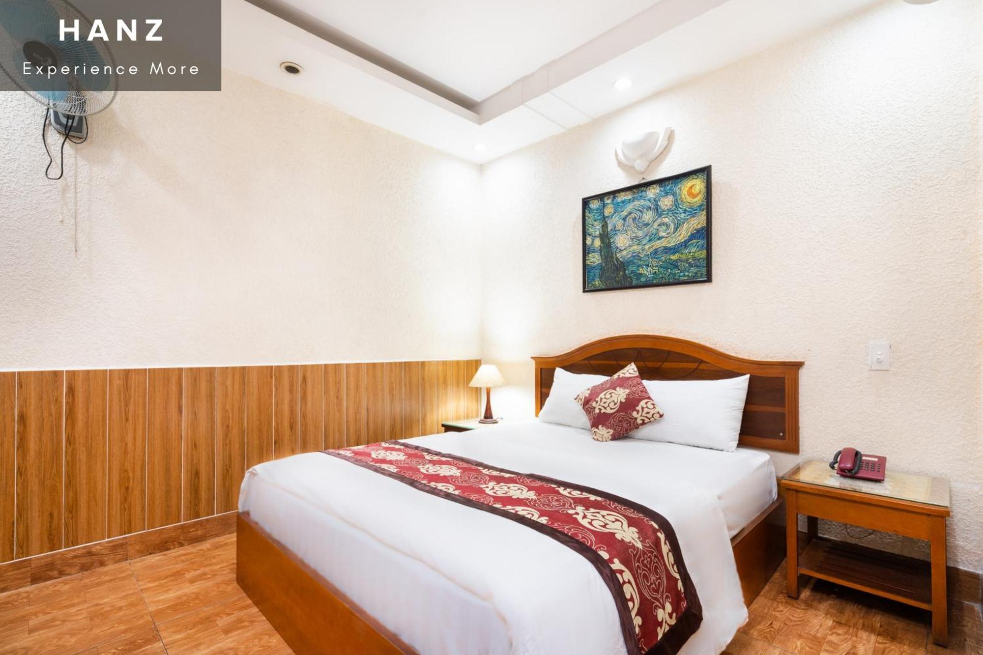 HANZ Queen Hotel Tan Binh Ho-Chi-Minh-Stadt Zimmer foto